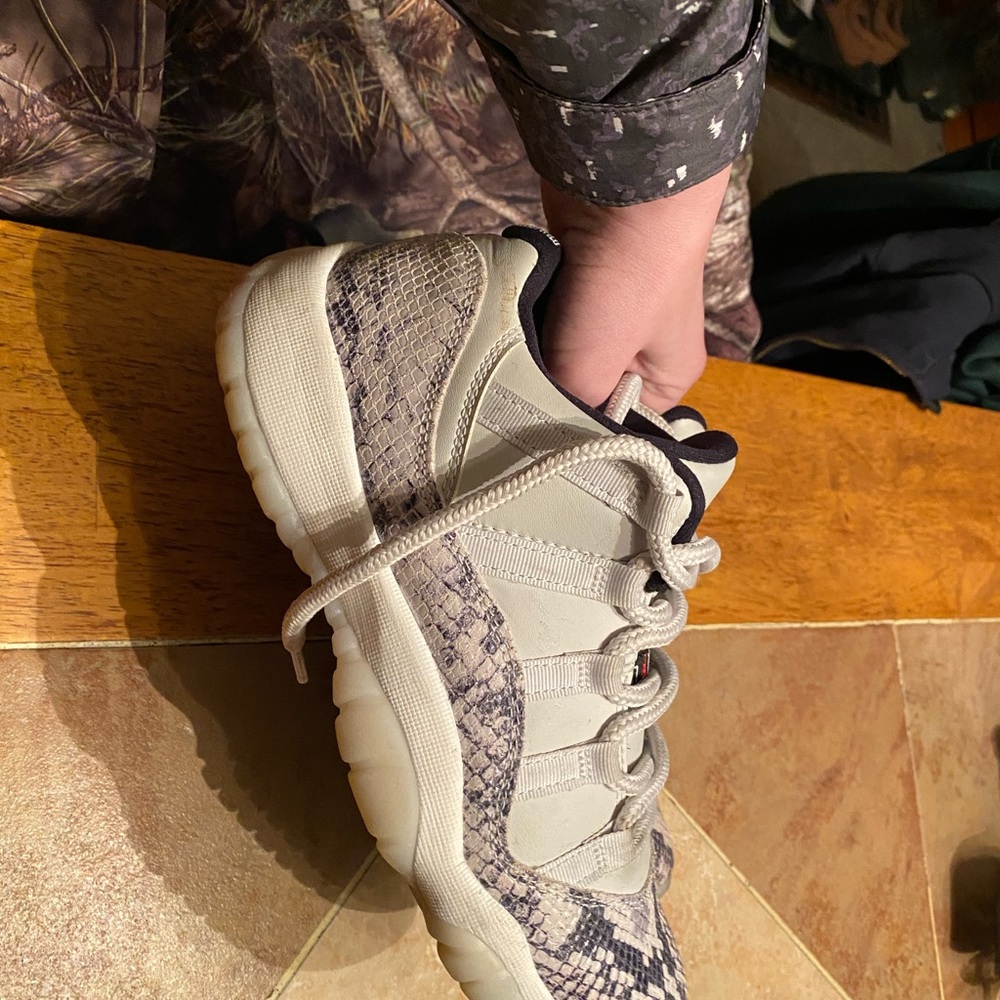 Jordan 11 - Picture 3 of 5